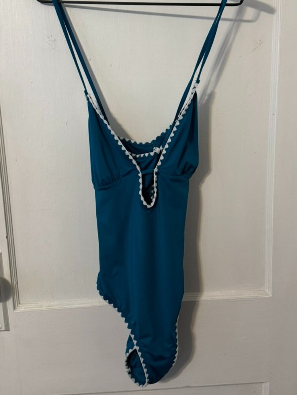 Teal Lucky Brand One Piece Swimsuit with White Triangle Trim. Size Large. NWT.